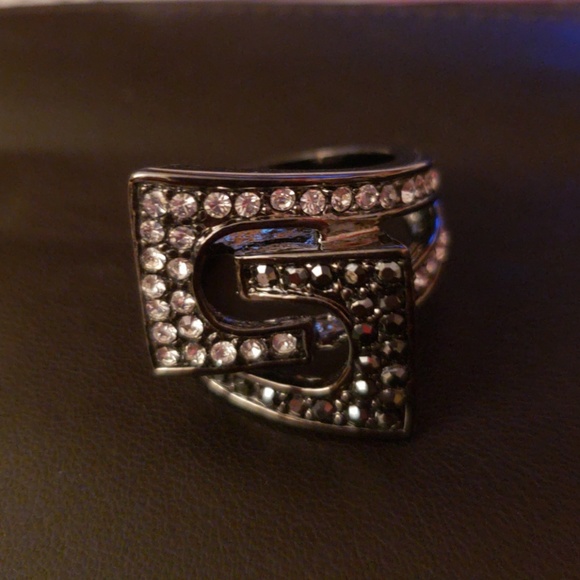 Guess Ring - Picture 2 of 3